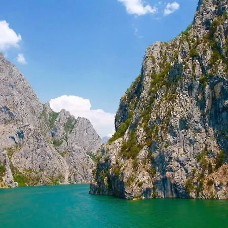 Komani Lake Valbona Thethi مكان تخييم شكودر