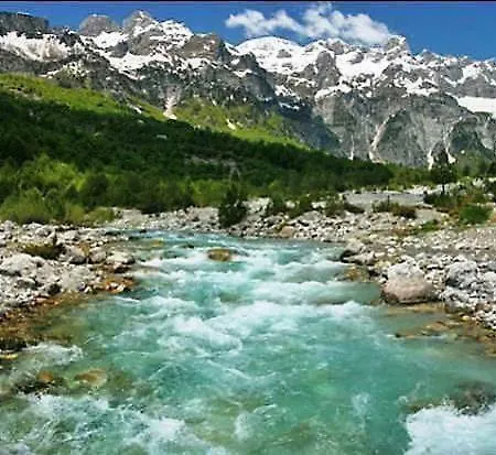 Komani Lake Valbona Thethi مكان تخييم *
